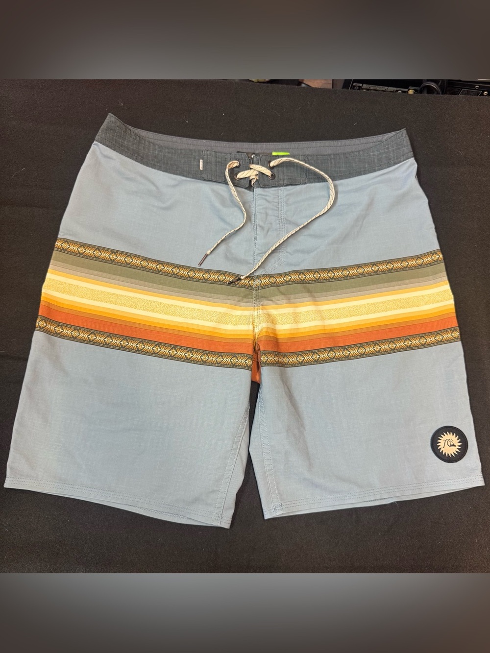 Mens Vintage quicksilver Board Shorts Size 32
Looks unused